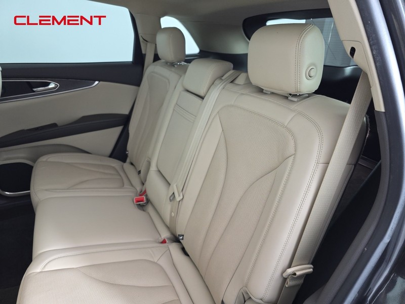 Lincoln Nautilus Vehicle Full-screen Gallery Image 26