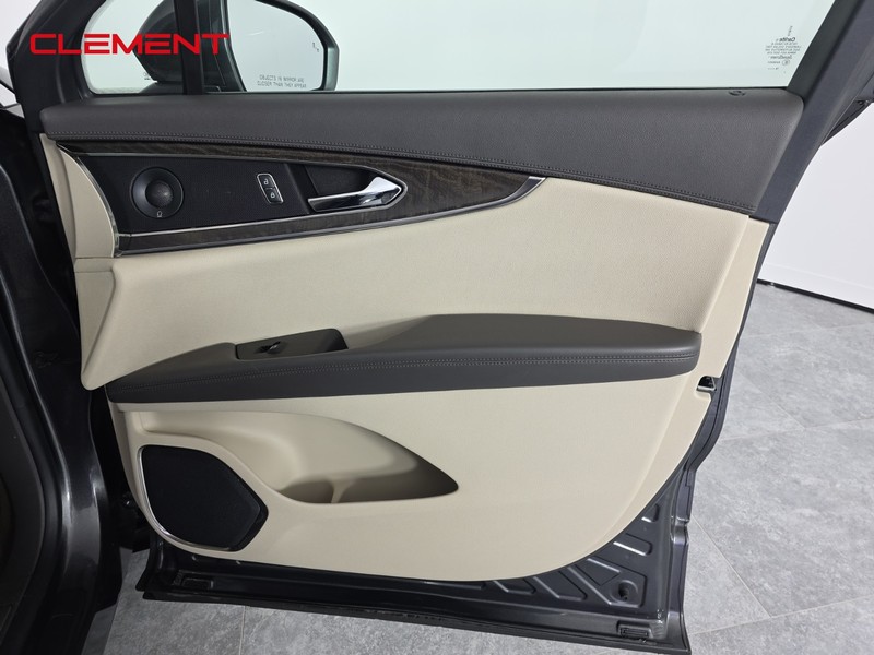 Lincoln Nautilus Vehicle Full-screen Gallery Image 30