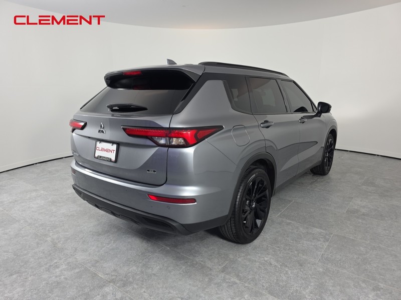 Mitsubishi Outlander Vehicle Full-screen Gallery Image 6