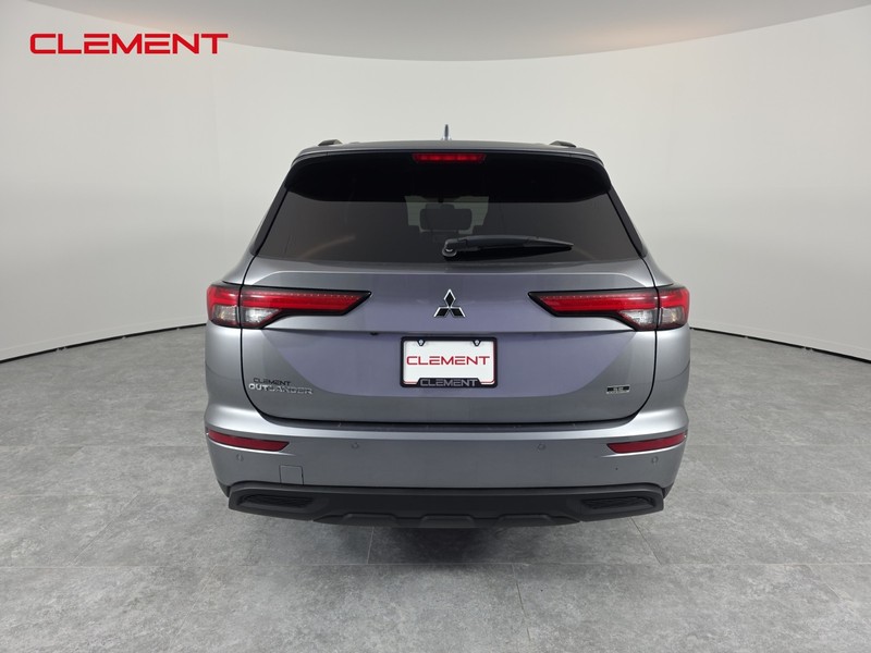 Mitsubishi Outlander Vehicle Full-screen Gallery Image 7