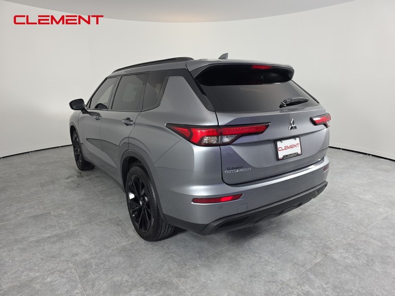 Mitsubishi Outlander Vehicle Full-screen Gallery Image 8