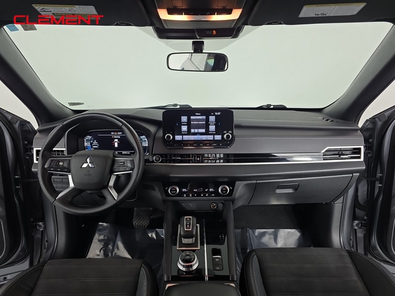 Mitsubishi Outlander Vehicle Full-screen Gallery Image 10