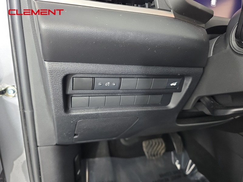 Mitsubishi Outlander Vehicle Full-screen Gallery Image 11