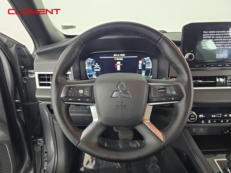 Mitsubishi Outlander Vehicle Full-screen Gallery Image 12