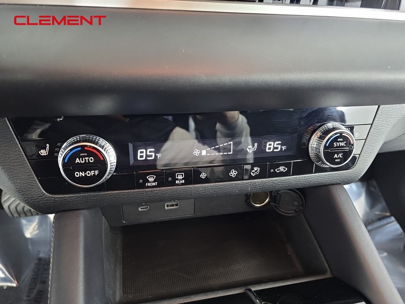 Mitsubishi Outlander Vehicle Full-screen Gallery Image 18