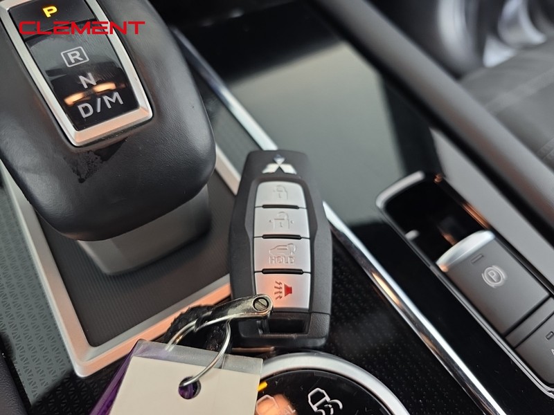 Mitsubishi Outlander Vehicle Full-screen Gallery Image 20