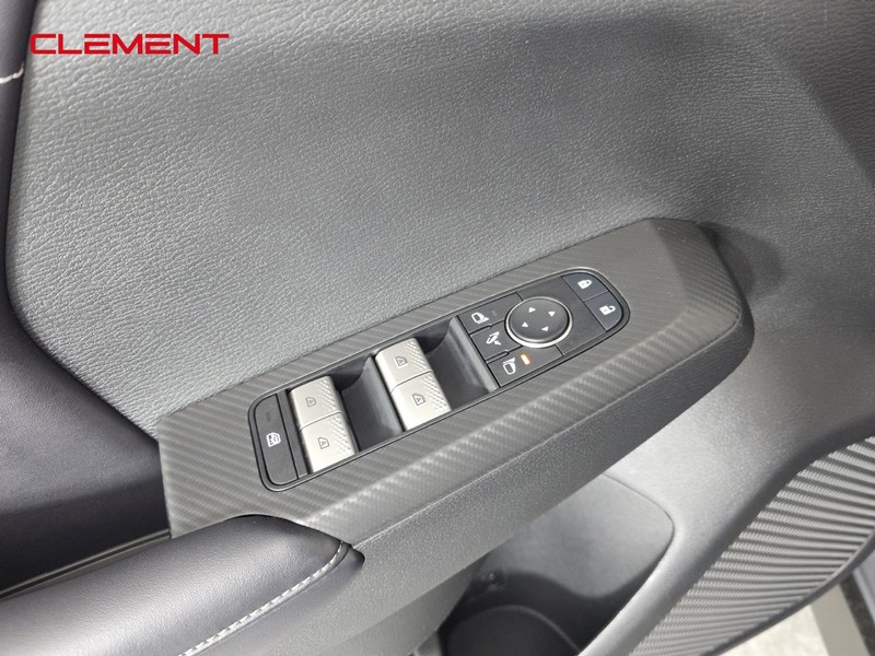 Mitsubishi Outlander Vehicle Full-screen Gallery Image 21