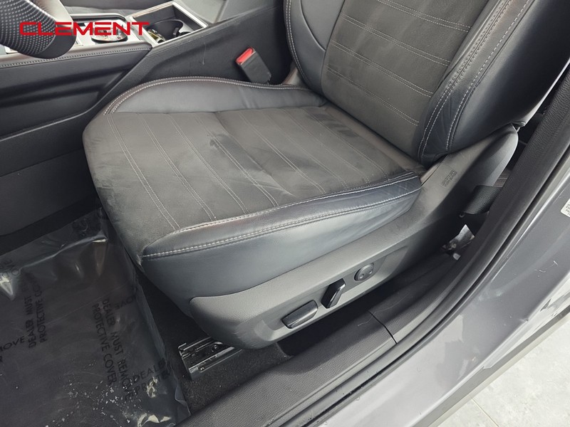 Mitsubishi Outlander Vehicle Full-screen Gallery Image 23