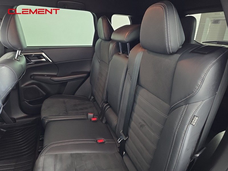 Mitsubishi Outlander Vehicle Full-screen Gallery Image 27