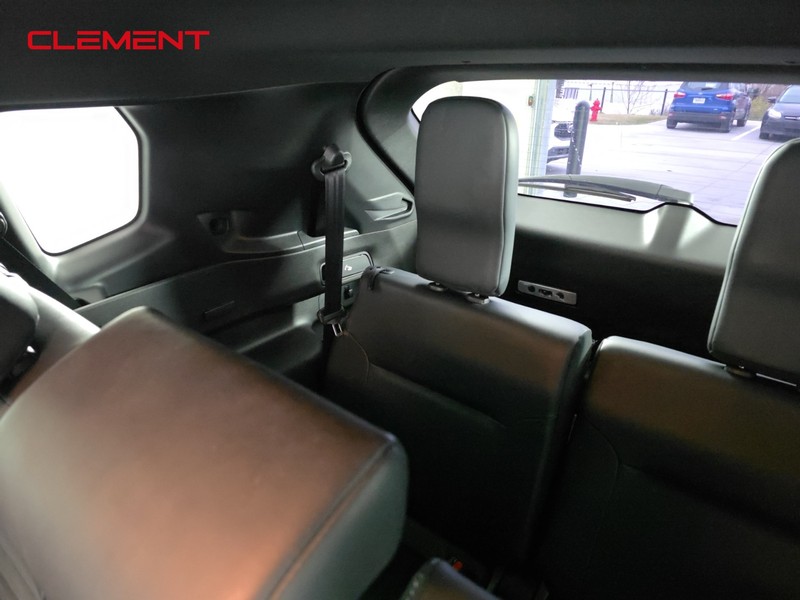 Mitsubishi Outlander Vehicle Full-screen Gallery Image 28