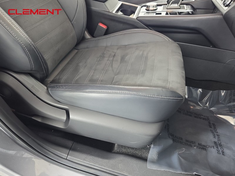 Mitsubishi Outlander Vehicle Full-screen Gallery Image 29