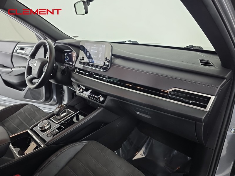 Mitsubishi Outlander Vehicle Full-screen Gallery Image 30