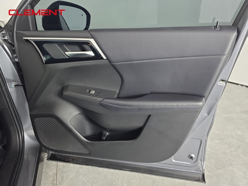 Mitsubishi Outlander Vehicle Full-screen Gallery Image 31