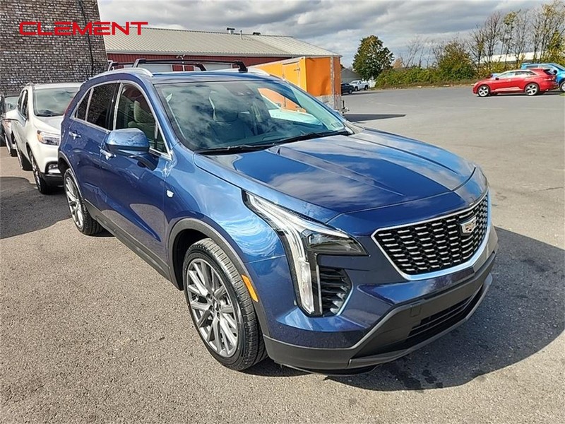 Cadillac XT4 Vehicle Full-screen Gallery Image 02