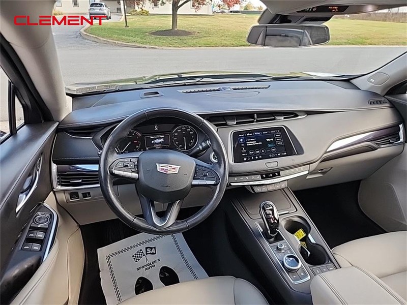 Cadillac XT4 Vehicle Full-screen Gallery Image 04