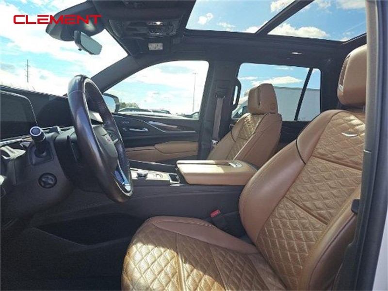 Cadillac Escalade Vehicle Full-screen Gallery Image 03