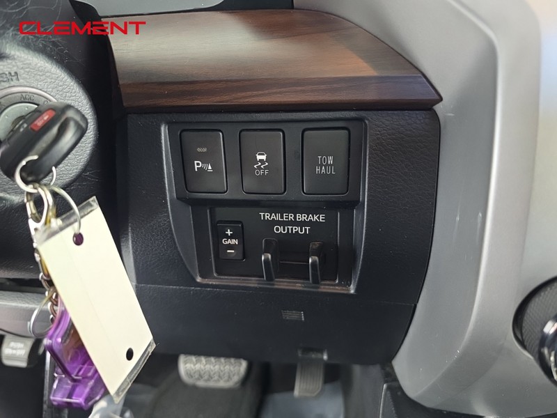 Toyota Tundra 4WD Vehicle Full-screen Gallery Image 16