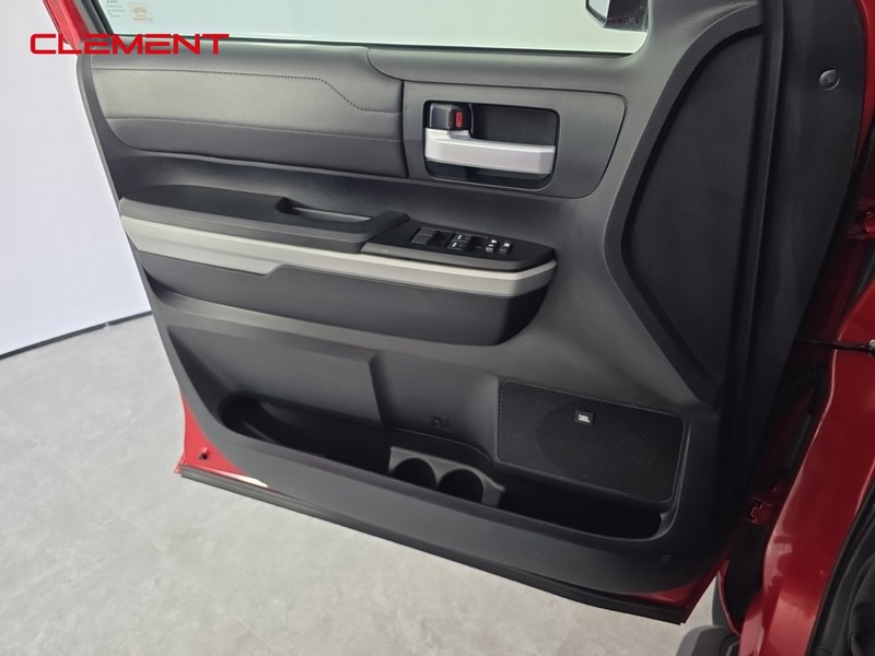 Toyota Tundra 4WD Vehicle Full-screen Gallery Image 23