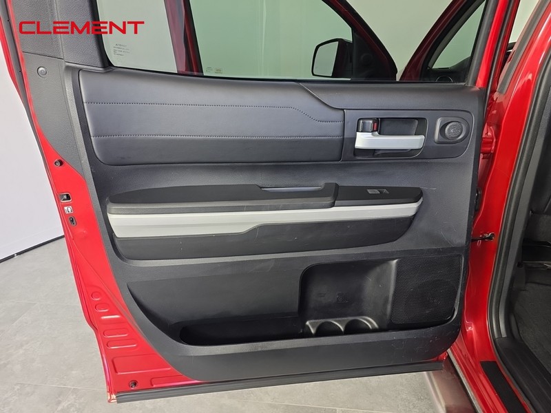 Toyota Tundra 4WD Vehicle Full-screen Gallery Image 26