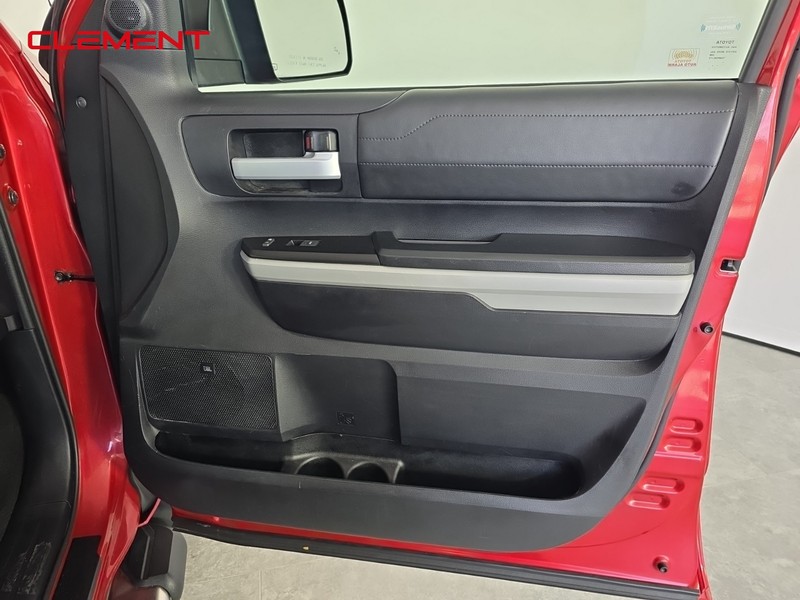 Toyota Tundra 4WD Vehicle Full-screen Gallery Image 30