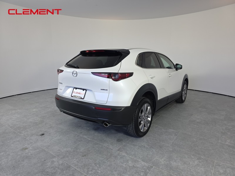Mazda CX-30 Vehicle Full-screen Gallery Image 6