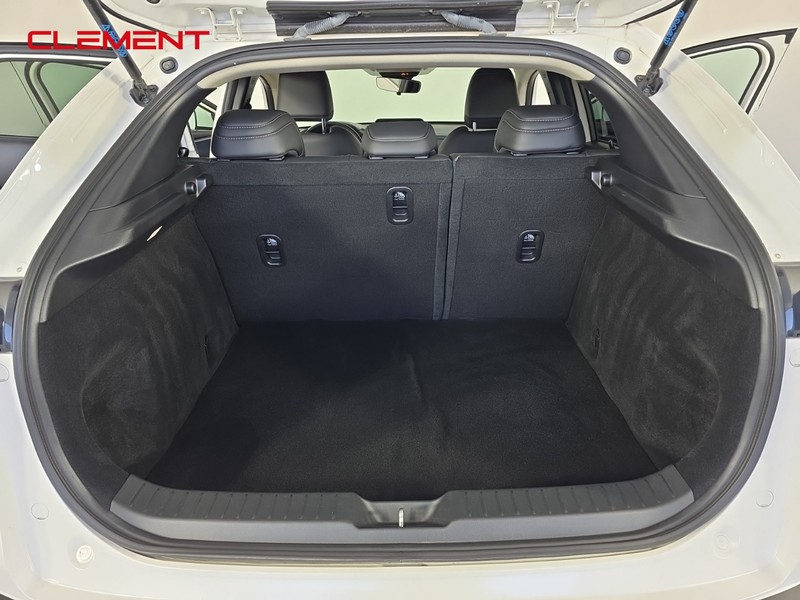 Mazda CX-30 Vehicle Full-screen Gallery Image 9