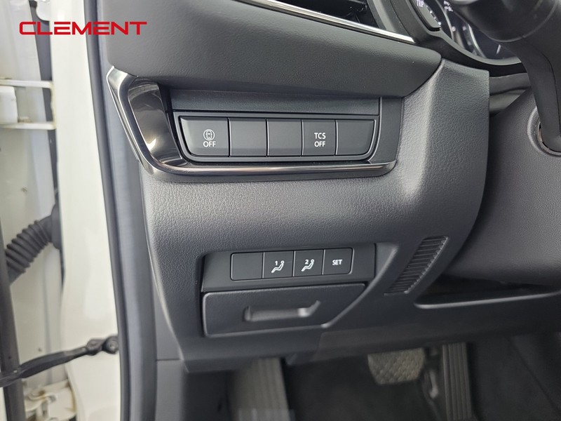 Mazda CX-30 Vehicle Full-screen Gallery Image 11