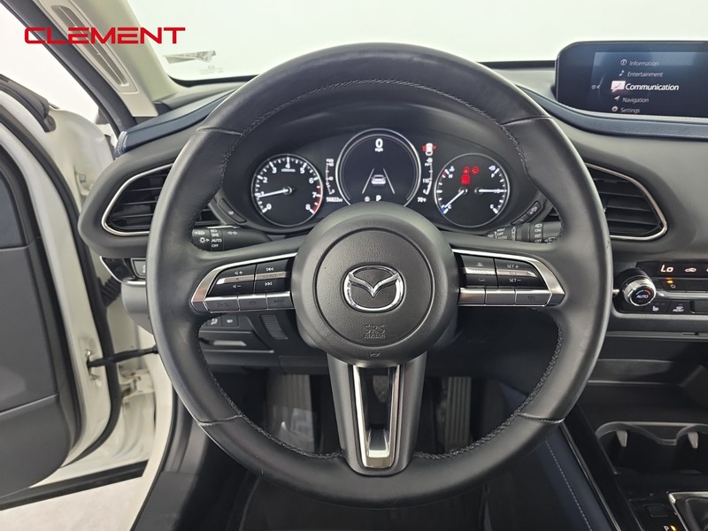 Mazda CX-30 Vehicle Full-screen Gallery Image 12
