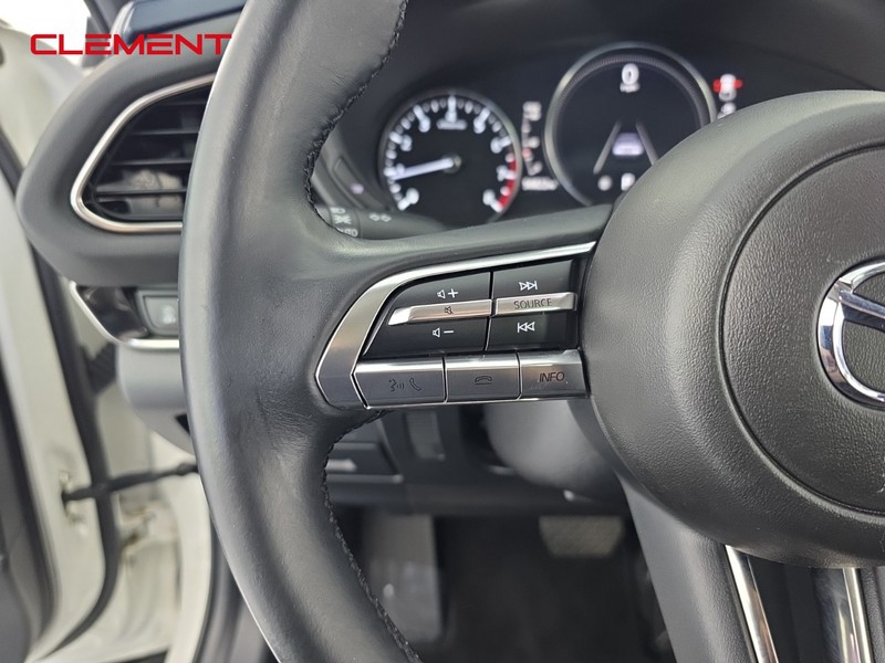 Mazda CX-30 Vehicle Full-screen Gallery Image 13