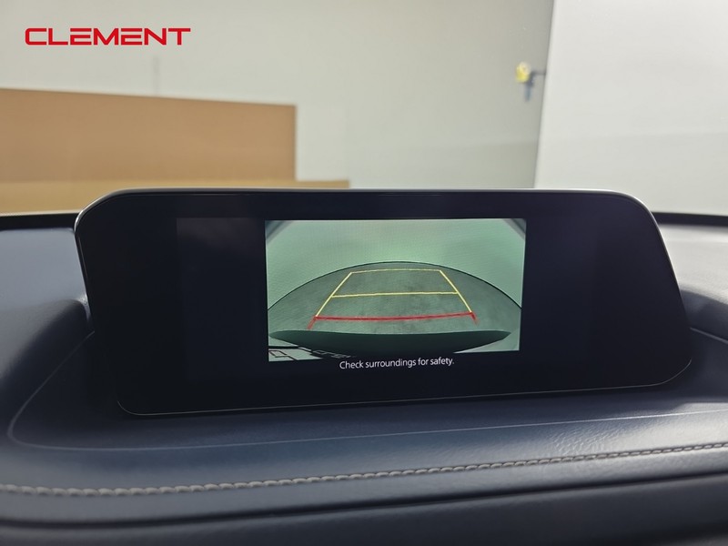 Mazda CX-30 Vehicle Full-screen Gallery Image 17