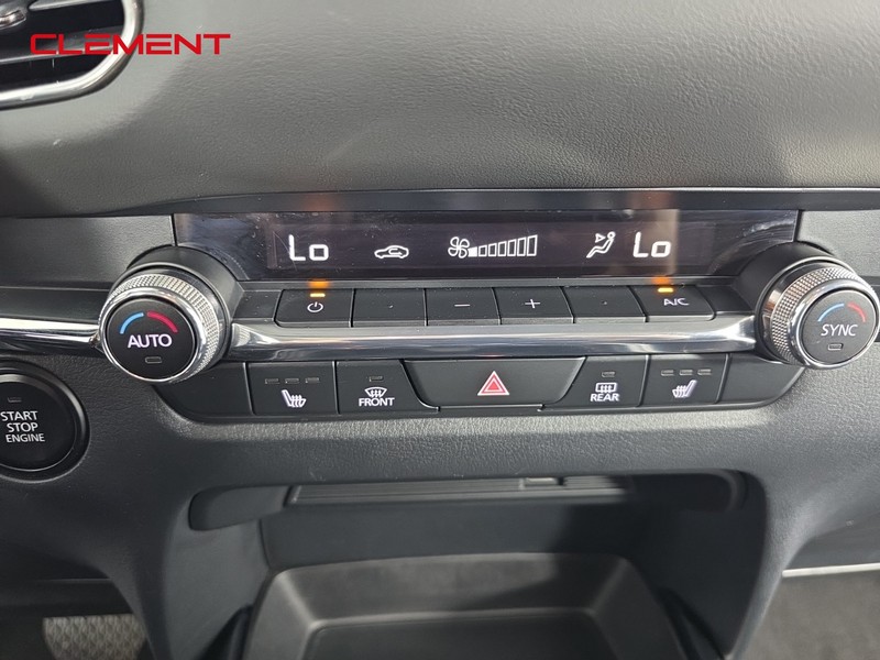 Mazda CX-30 Vehicle Full-screen Gallery Image 18