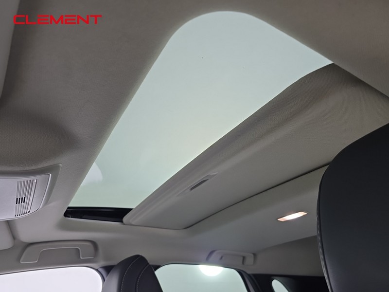 Mazda CX-30 Vehicle Full-screen Gallery Image 20