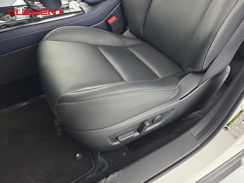 Mazda CX-30 Vehicle Full-screen Gallery Image 23