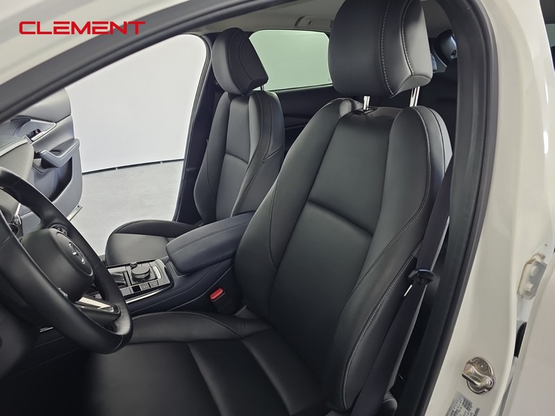 Mazda CX-30 Vehicle Full-screen Gallery Image 24