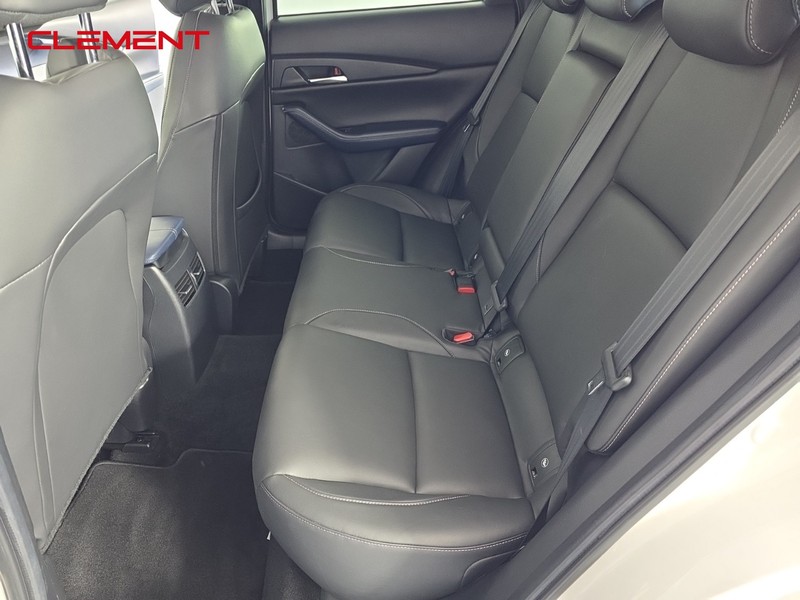 Mazda CX-30 Vehicle Full-screen Gallery Image 26