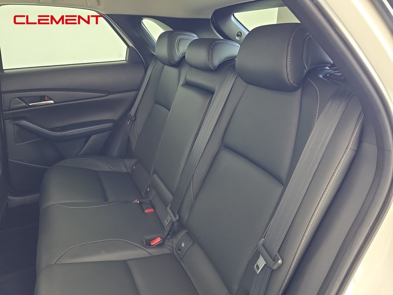 Mazda CX-30 Vehicle Full-screen Gallery Image 27