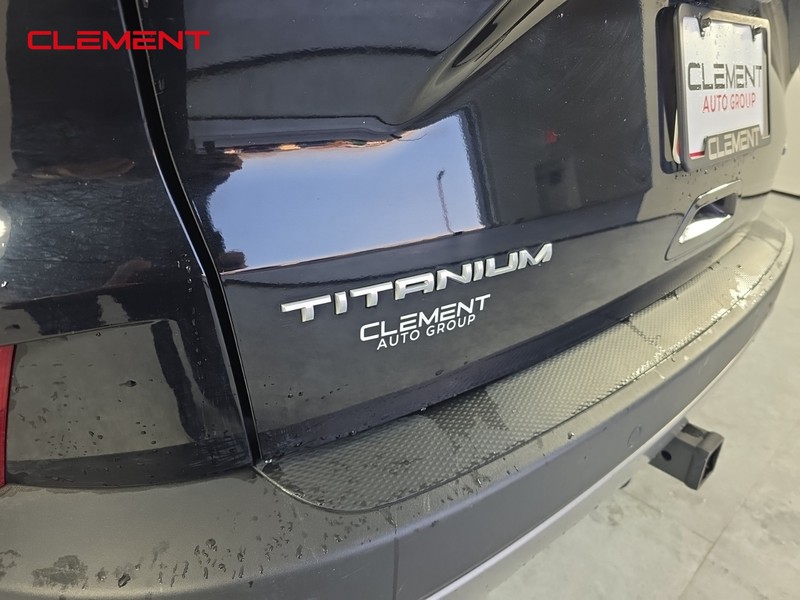 Ford Escape Vehicle Full-screen Gallery Image 9