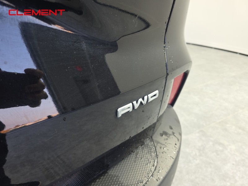 Ford Escape Vehicle Full-screen Gallery Image 10