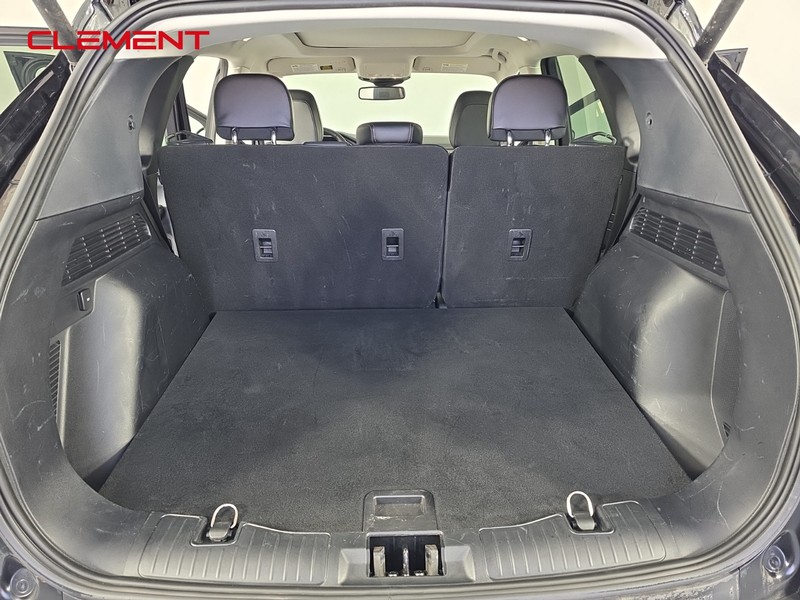 Ford Escape Vehicle Full-screen Gallery Image 12