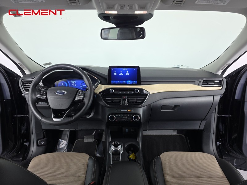 Ford Escape Vehicle Full-screen Gallery Image 13