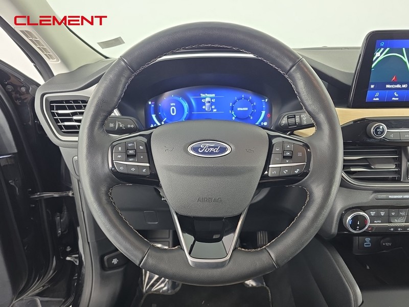 Ford Escape Vehicle Full-screen Gallery Image 15