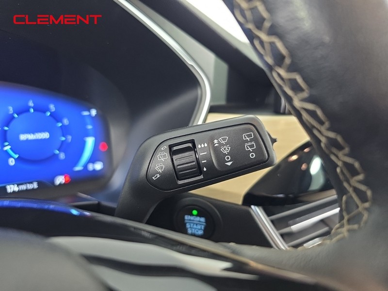 Ford Escape Vehicle Full-screen Gallery Image 18