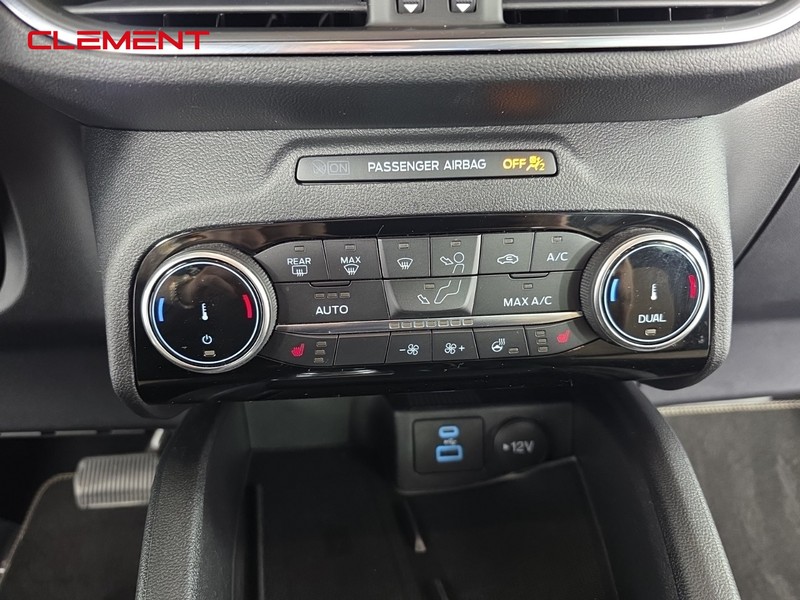 Ford Escape Vehicle Full-screen Gallery Image 23