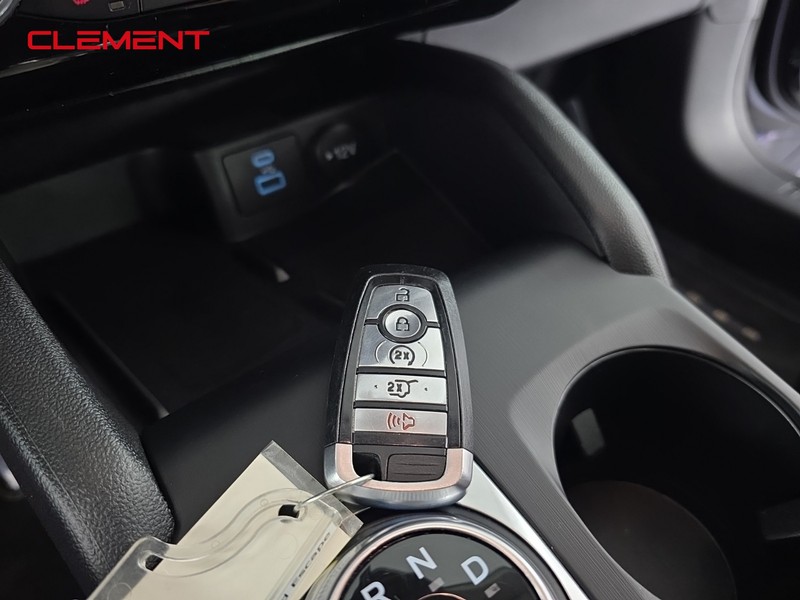 Ford Escape Vehicle Full-screen Gallery Image 24