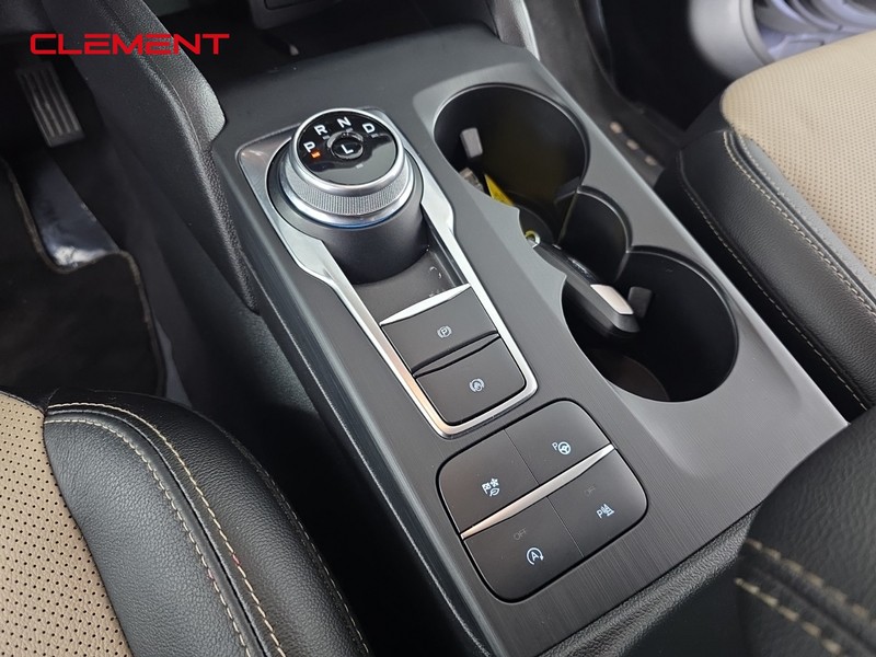 Ford Escape Vehicle Full-screen Gallery Image 25