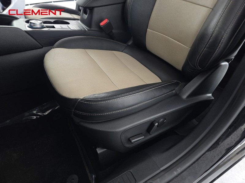 Ford Escape Vehicle Full-screen Gallery Image 29