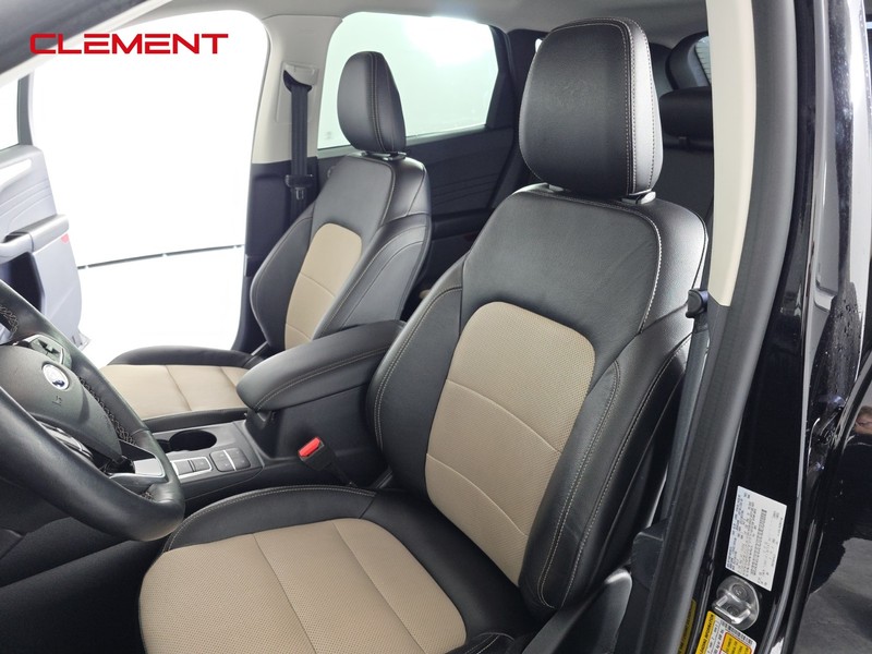 Ford Escape Vehicle Full-screen Gallery Image 30