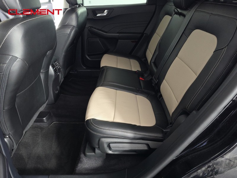 Ford Escape Vehicle Full-screen Gallery Image 32