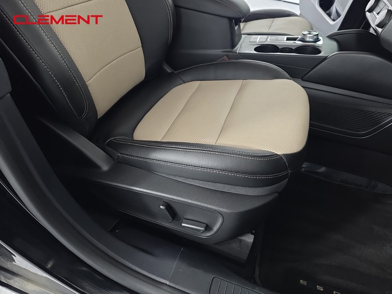 Ford Escape Vehicle Full-screen Gallery Image 34