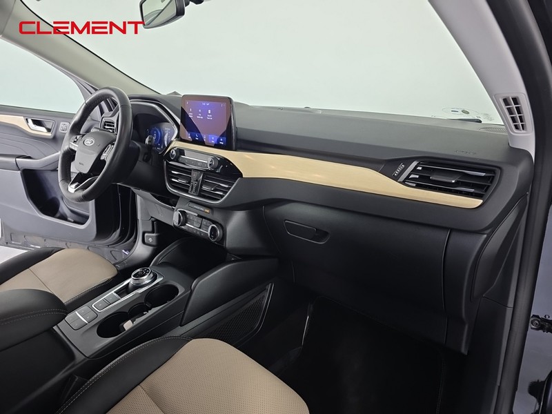 Ford Escape Vehicle Full-screen Gallery Image 35